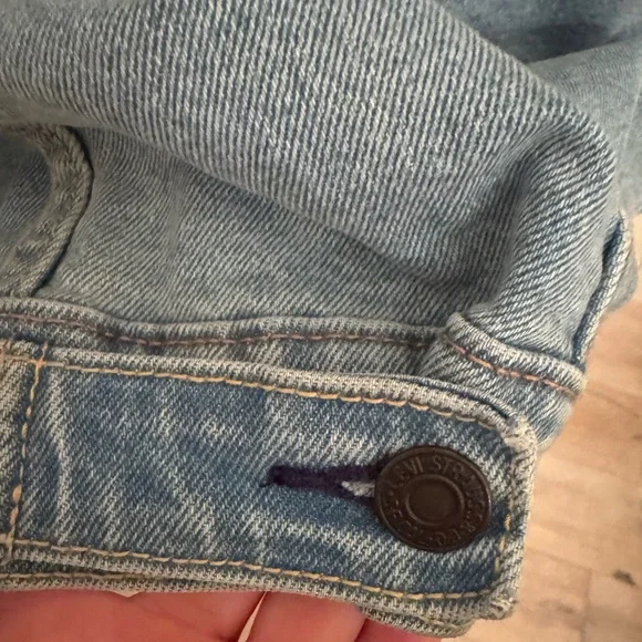 Vintage Levi's Denim Jacket with Tan and Red Label - Picture 5 of 8